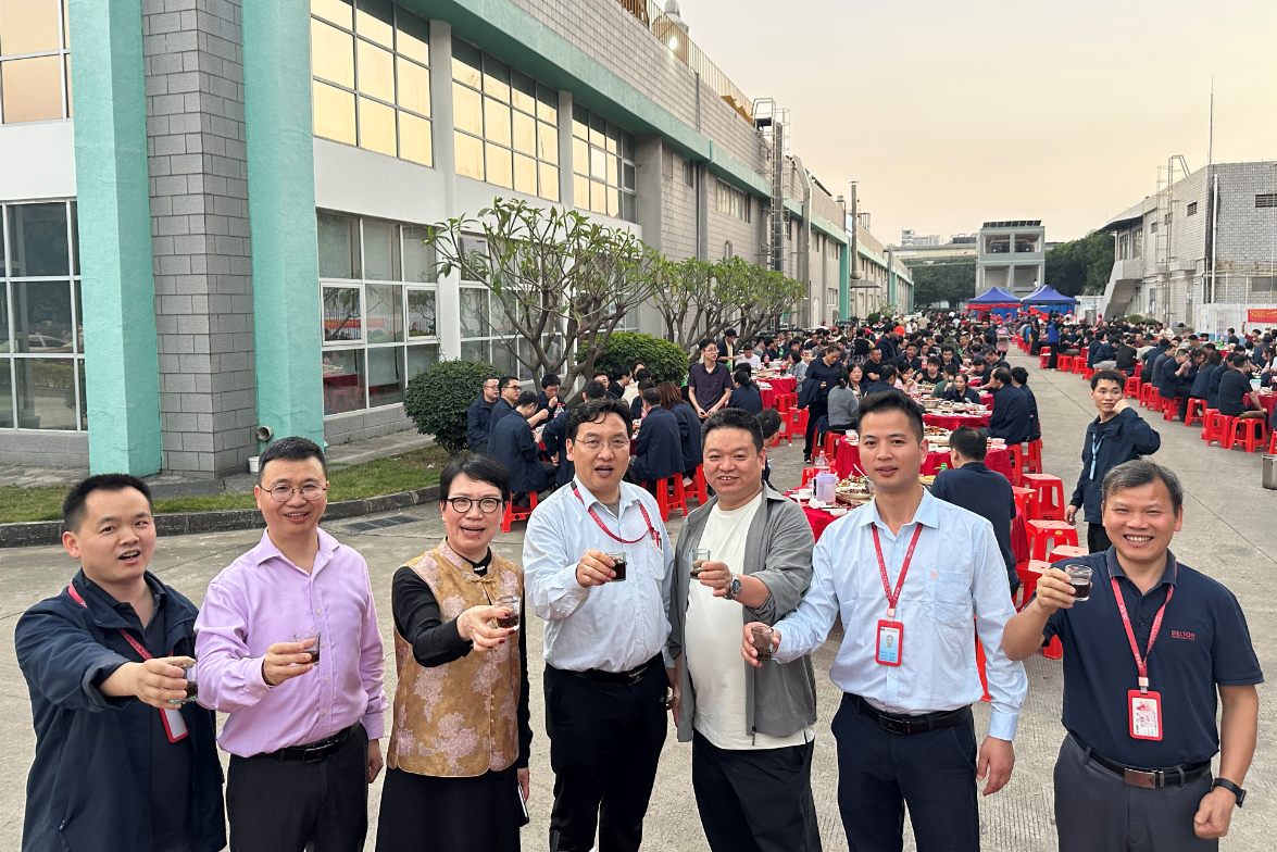 在拉斯维加斯9888，，，我们这样过个暖心年！